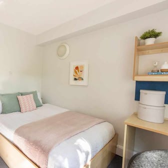 6 Bed Deluxe En-suite - Image 1