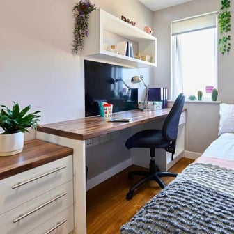 Flat Four Bedroom - Image 2