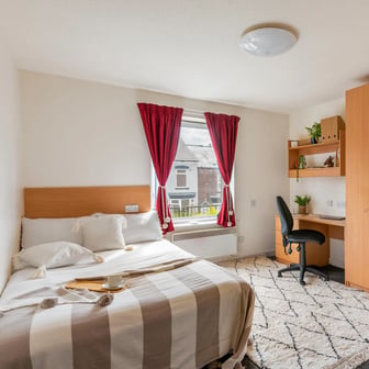 Classic En Suite - Image 1