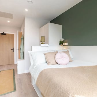 Classic Ensuite - Image 1