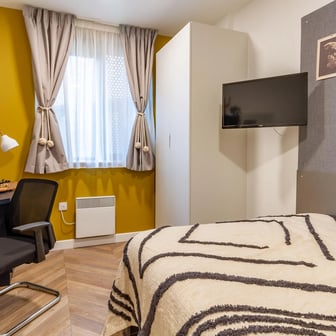 Classic - 2 Bed Flat - Image 1