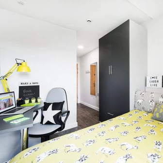 Classic En Suite - Image 1