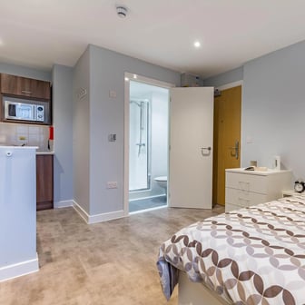 5 Bed Standard Studio - Image 7