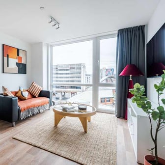 Deluxe 2 Bedroom Apartment - Image 1