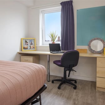 Classic En Suite - Image 1