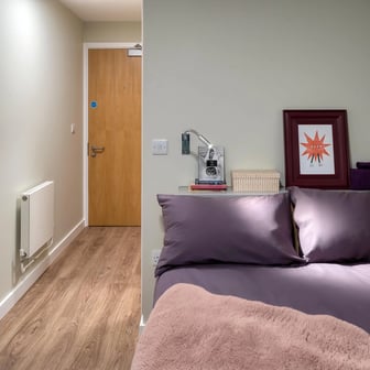 Classic En Suite - Image 1