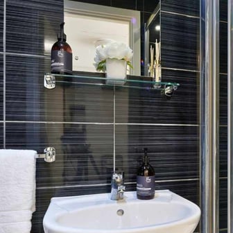 Flat Four Bedroom - Image 4
