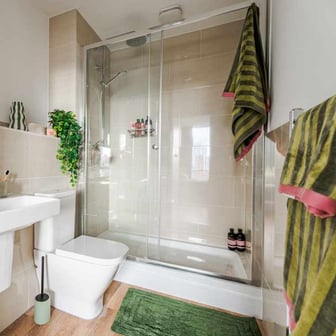 Upper Deluxe 1 Bedroom Apartment - Image 8