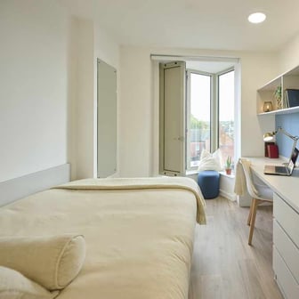 Gold Ensuite - Image 3