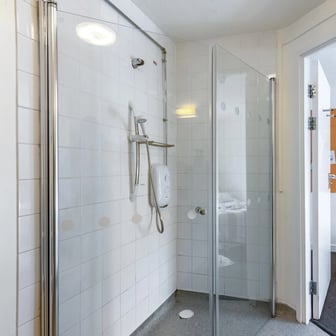 Classic En Suite - Image 2