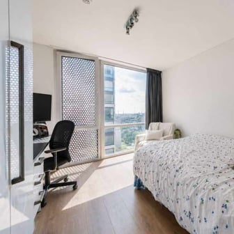 Large Deluxe Studio - Image 2