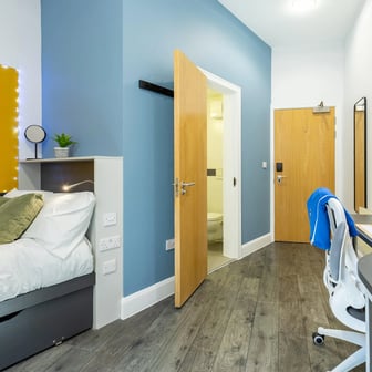Standard En Suite - Image 1