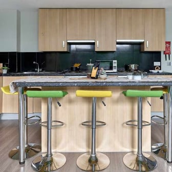 Ensuite Penthouse - Image 4