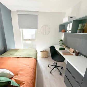 Classic En-suite - Image 1