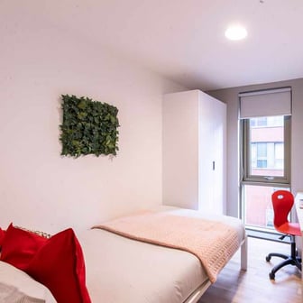 6 Bed En-suite - Image 1