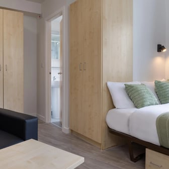 Deluxe En Suite - Image 6