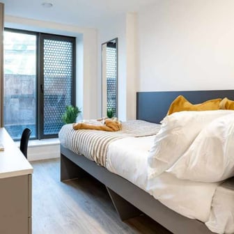 Ensuite Classic 8 Bed Upper Floor - Image 3