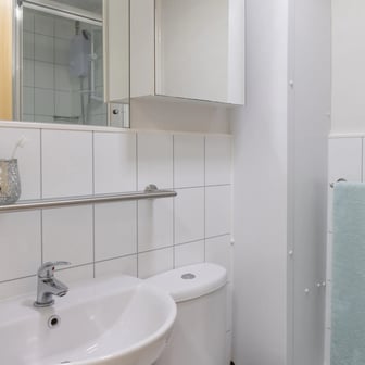 Classic En Suite - Image 4