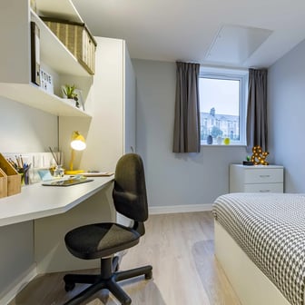 6 Bed Club En-suite - Image 1