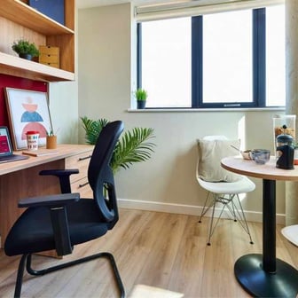 Studio Platinum Balcony - Image 2