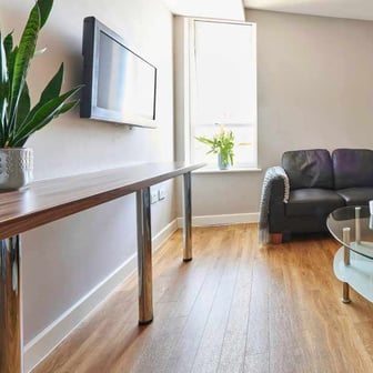 Flat Four Bedroom - Image 6