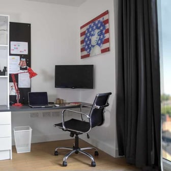 Silver Courtyard Studio, Floors G-2 - Image 4