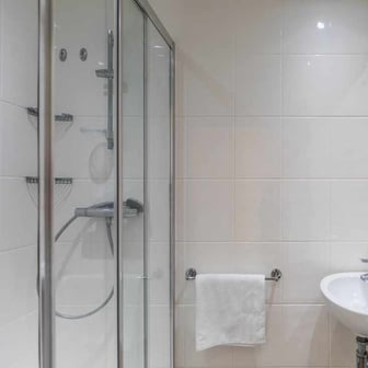 Platinum Ensuite - Image 5