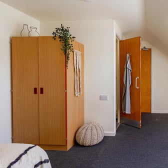 Premium En Suite - Image 4