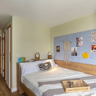Large En Suite - Image 1