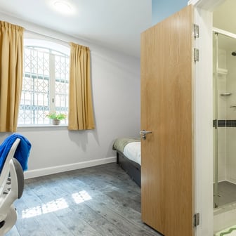 Standard En Suite - Image 3
