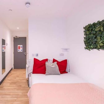9 Bed En-suite - Image 1