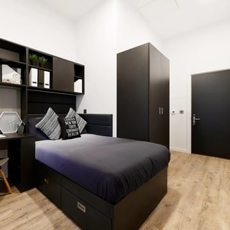 Premium En Suite - Image 1