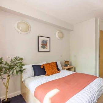 5 Bed Premium En-suite - Image 1