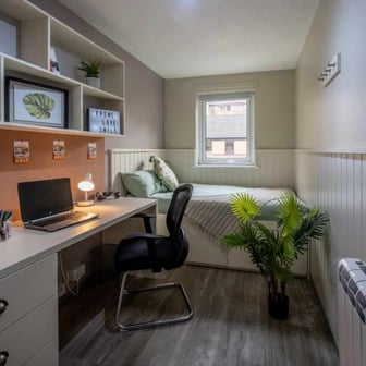 6 Bed Townhouse Standard - Image 1