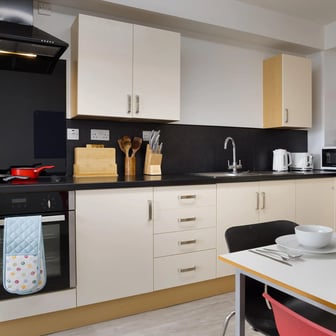 Deluxe En Suite - Image 11