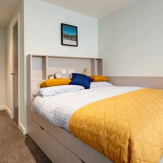 7-Bed Large Ensuite - Image 1