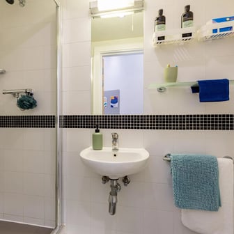 Standard En Suite - Image 4