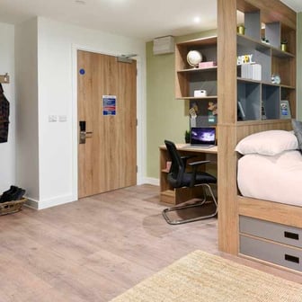 Studio Premium - Image 1