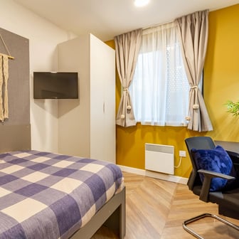 Standard - 2 Bed Flat - Image 1