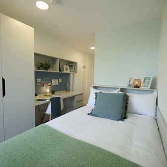 Silver Ensuite - Image 1