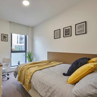 5 Bed En-suite Upper Floors - Image 1