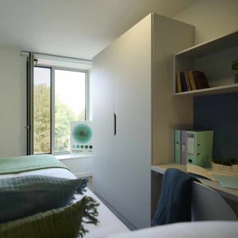 Silver Ensuite - Image 3