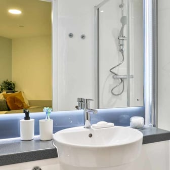 Diamond Ensuite - Image 5