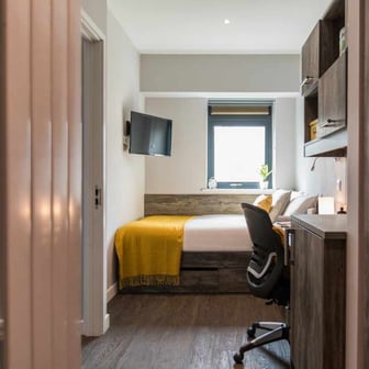 Gold En-suite - Image 1