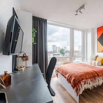 Upper Deluxe with City View 2 Bedroom Apartment - Image 6