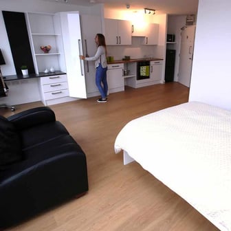 Silver Super-Large City Studio, Floors 2-4 - Image 4