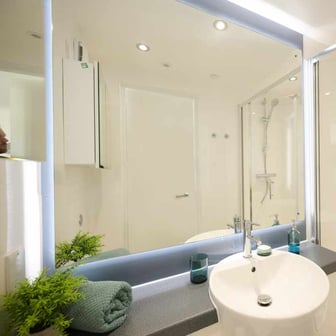 Gold Ensuite - Image 4
