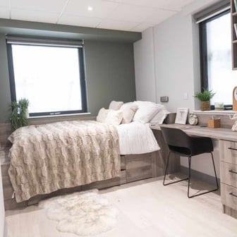 Classic En-suite - Image 1