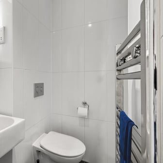 Diamond En Suite - Image 4