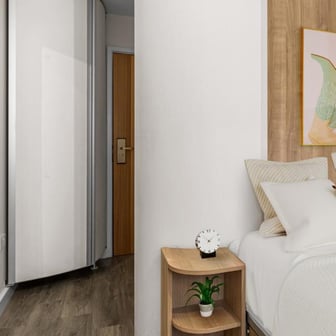 Bronze En Suite - Image 1